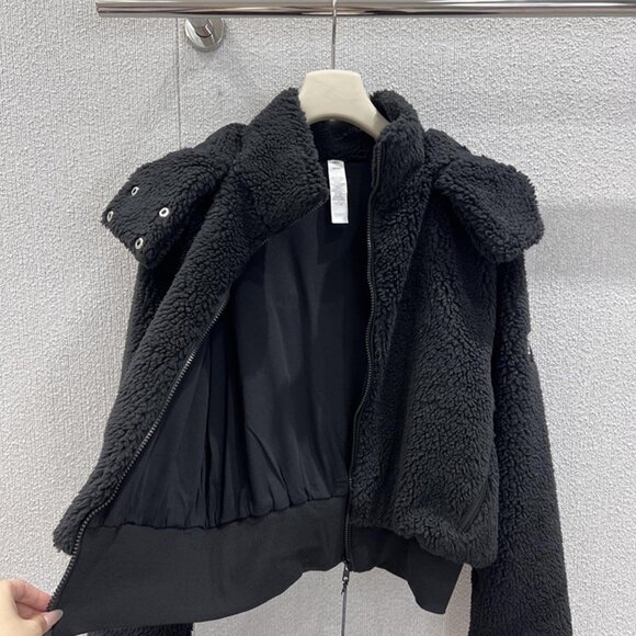 Alo Yoga Black Shearling Short Jacket - Picture 2 of 9